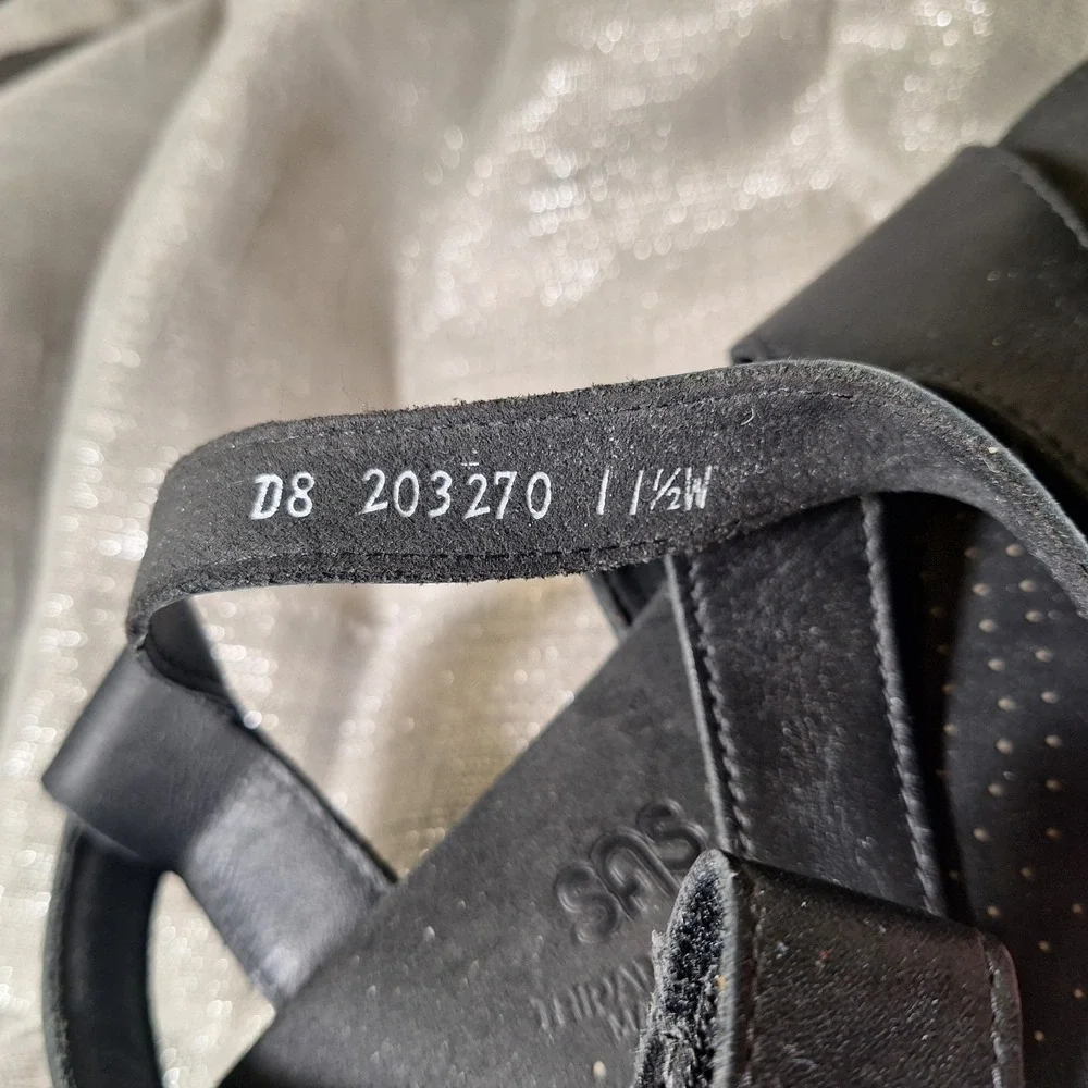 SAS 11.5 W Black Leather Sandal Huggy Adjust Cross Strap Flat Comfort 11 1/2 Wid